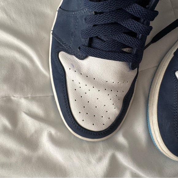 Nike Air Jordan 1 Retro High 'CP3' Sneakers - Picture 4 of 7